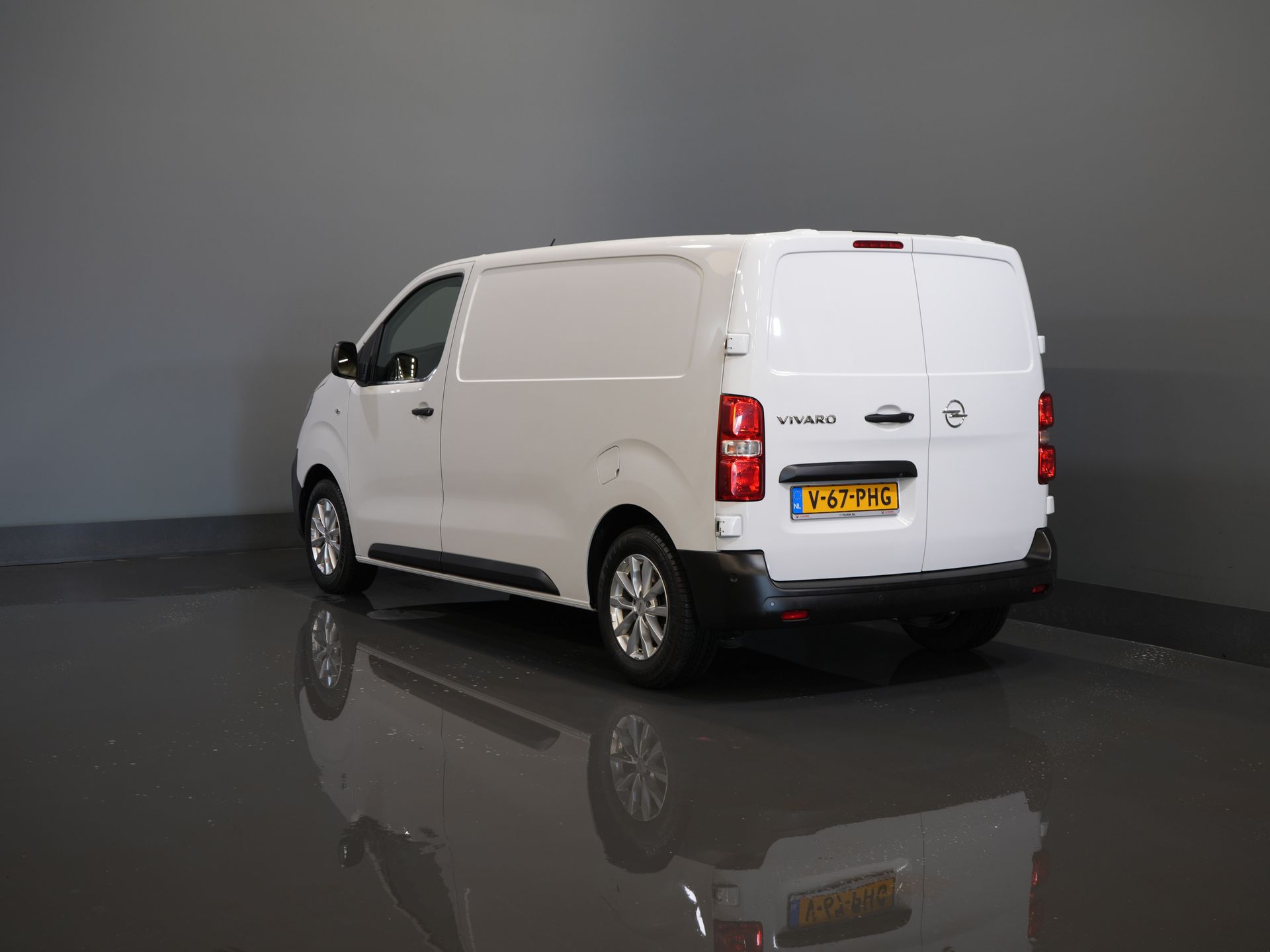 Opel Vivaro Bestelbus 2.0 HDi 145 pk Aut. L2 Dealer Onderhouden/ 2.3t Trekverm./ Stoelverw./ Carplay/ Camera/ PDC/ LMV/ Cruise/ Airco