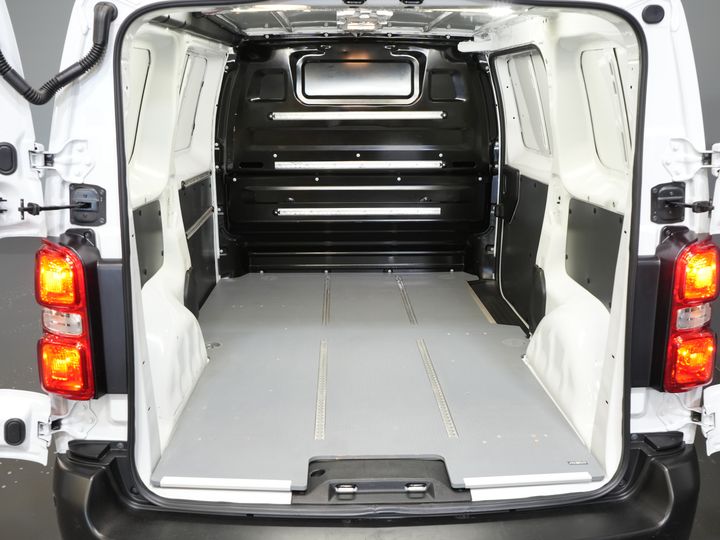 Opel Vivaro Bestelbus 2.0 HDi 145 pk Aut. L2 Dealer Onderhouden/ 2.3t Trekverm./ Stoelverw./ Carplay/ Camera/ PDC/ LMV/ Cruise/ Airco