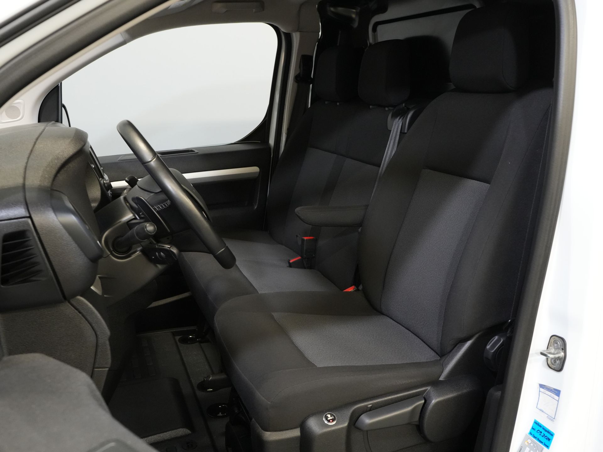 Opel Vivaro Bestelbus 2.0 HDi 145 pk Aut. L2 Dealer Onderhouden/ 2.3t Trekverm./ Stoelverw./ Carplay/ Camera/ PDC/ LMV/ Cruise/ Airco