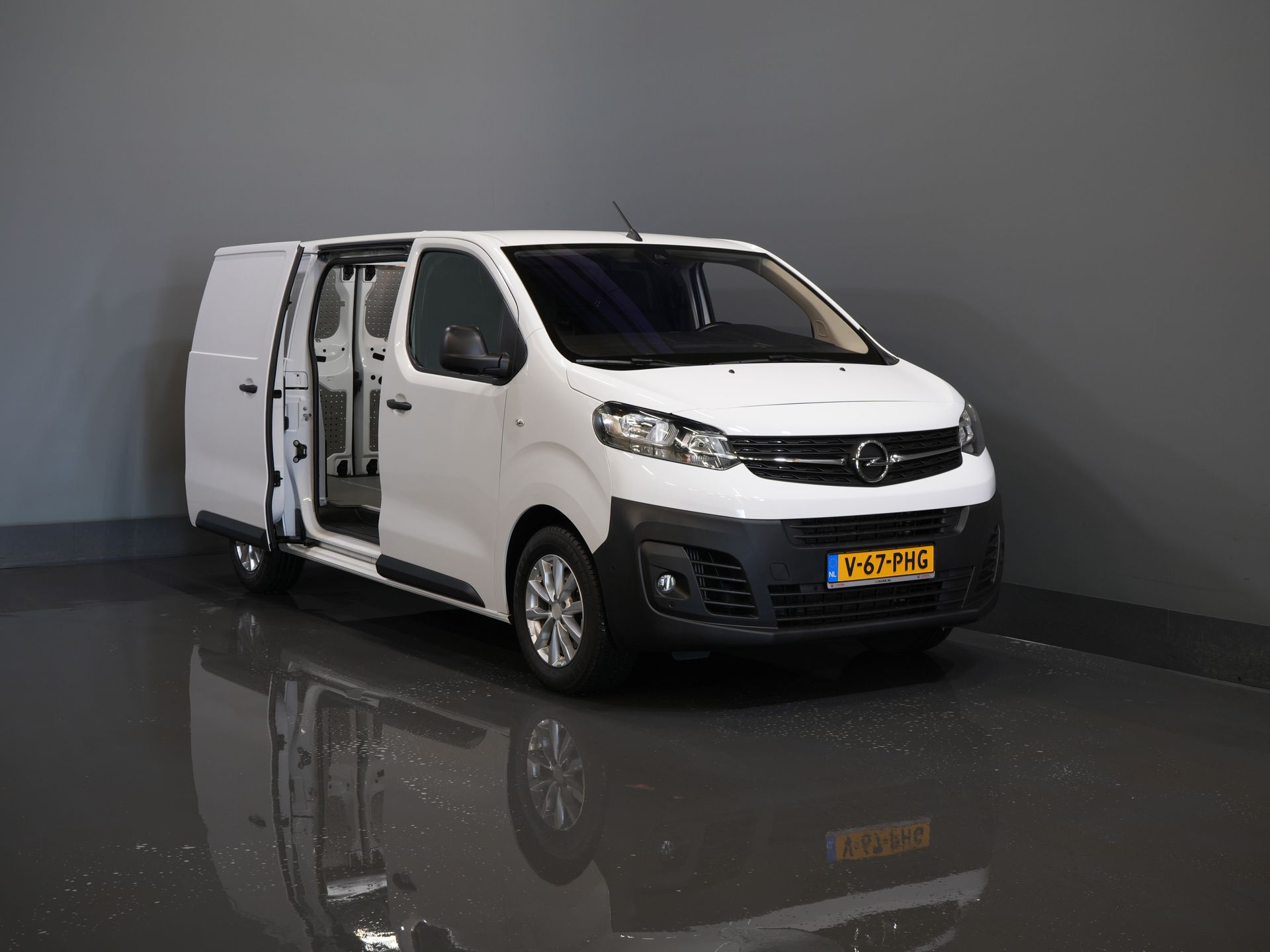 Opel Vivaro Bestelbus 2.0 HDi 145 pk Aut. L2 Dealer Onderhouden/ 2.3t Trekverm./ Stoelverw./ Carplay/ Camera/ PDC/ LMV/ Cruise/ Airco
