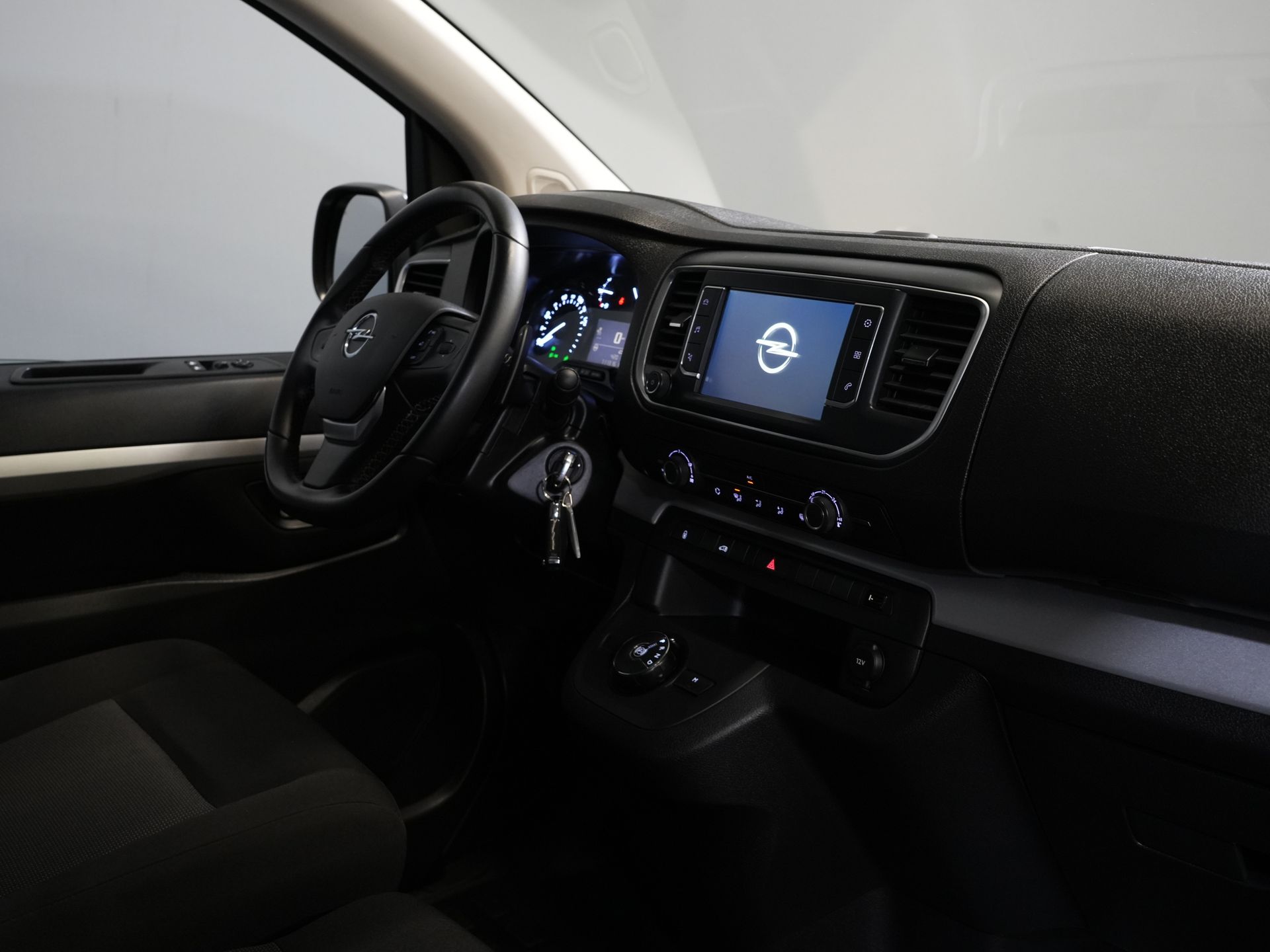 Opel Vivaro Bestelbus 2.0 HDi 145 pk Aut. L2 Dealer Onderhouden/ 2.3t Trekverm./ Stoelverw./ Carplay/ Camera/ PDC/ LMV/ Cruise/ Airco