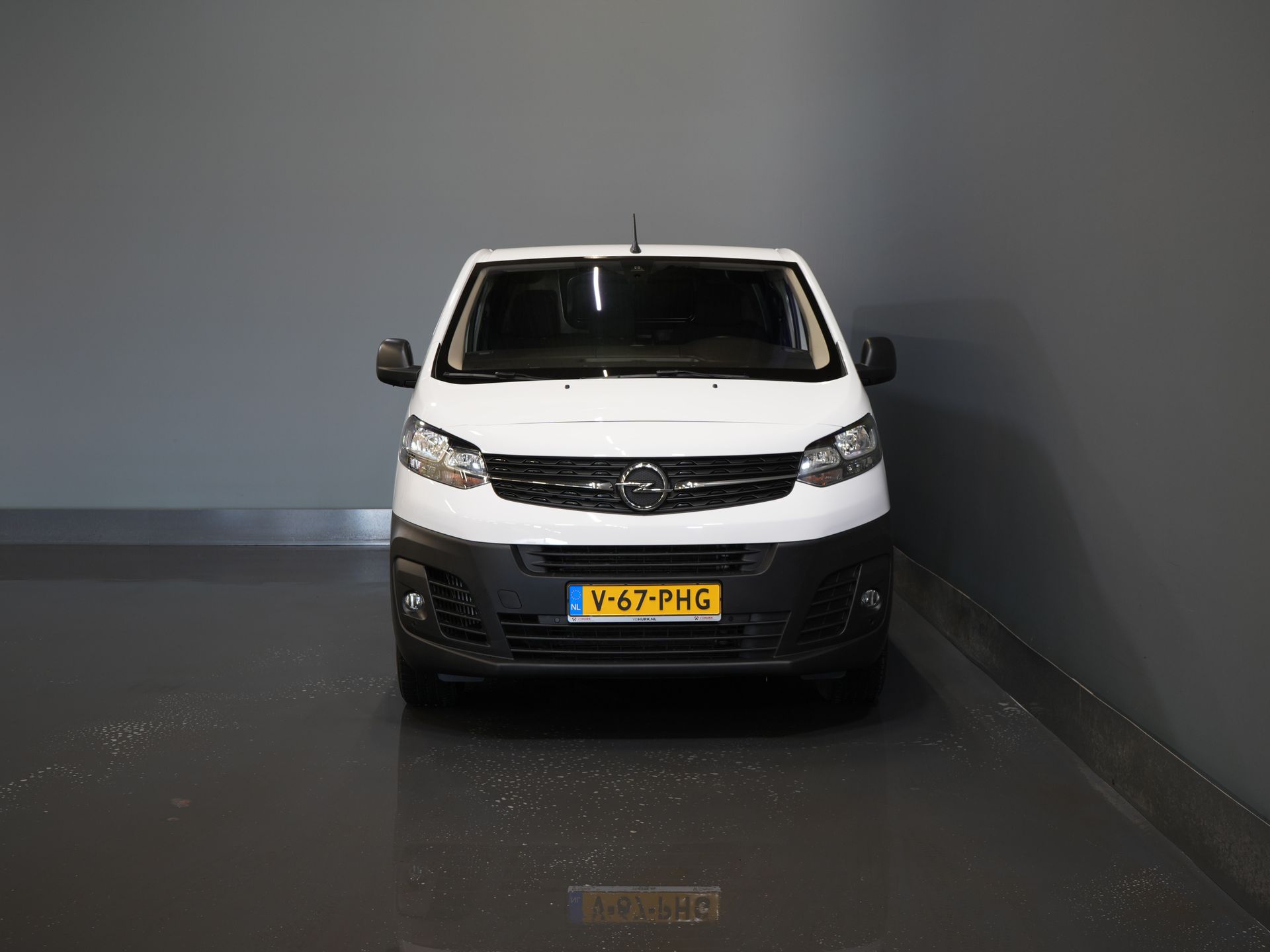 Opel Vivaro Bestelbus 2.0 HDi 145 pk Aut. L2 Dealer Onderhouden/ 2.3t Trekverm./ Stoelverw./ Carplay/ Camera/ PDC/ LMV/ Cruise/ Airco