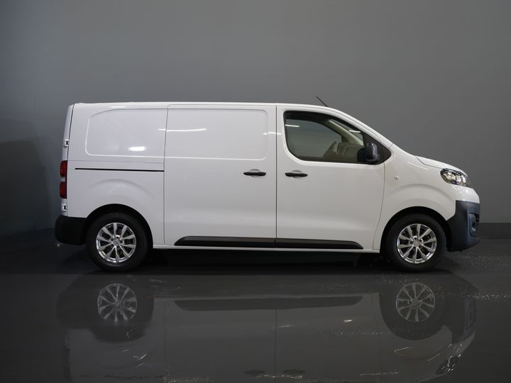 Opel Vivaro Bestelbus 2.0 HDi 145 pk Aut. L2 Dealer Onderhouden/ 2.3t Trekverm./ Stoelverw./ Carplay/ Camera/ PDC/ LMV/ Cruise/ Airco