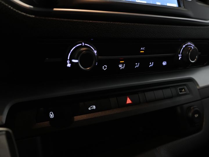 Opel Vivaro Bestelbus 2.0 HDi 145 pk Aut. L2 Dealer Onderhouden/ 2.3t Trekverm./ Stoelverw./ Carplay/ Camera/ PDC/ LMV/ Cruise/ Airco