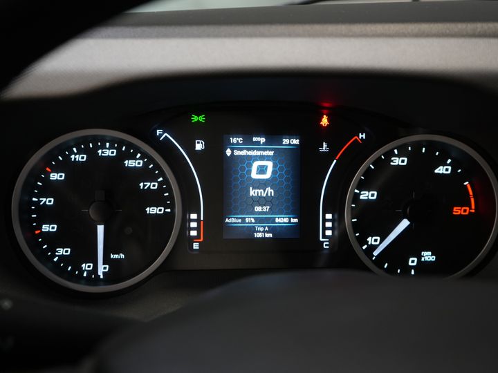 Iveco Daily Bakwagen 35S18HV 3.0 Aut. ZF BPM FREE! Box truck tailgate/ Side door/ LED/ Spoiler/ 3.5T towing capacity/ Gev.Seats/ Adapt.Cruise/ Navi/ Carplay/ 