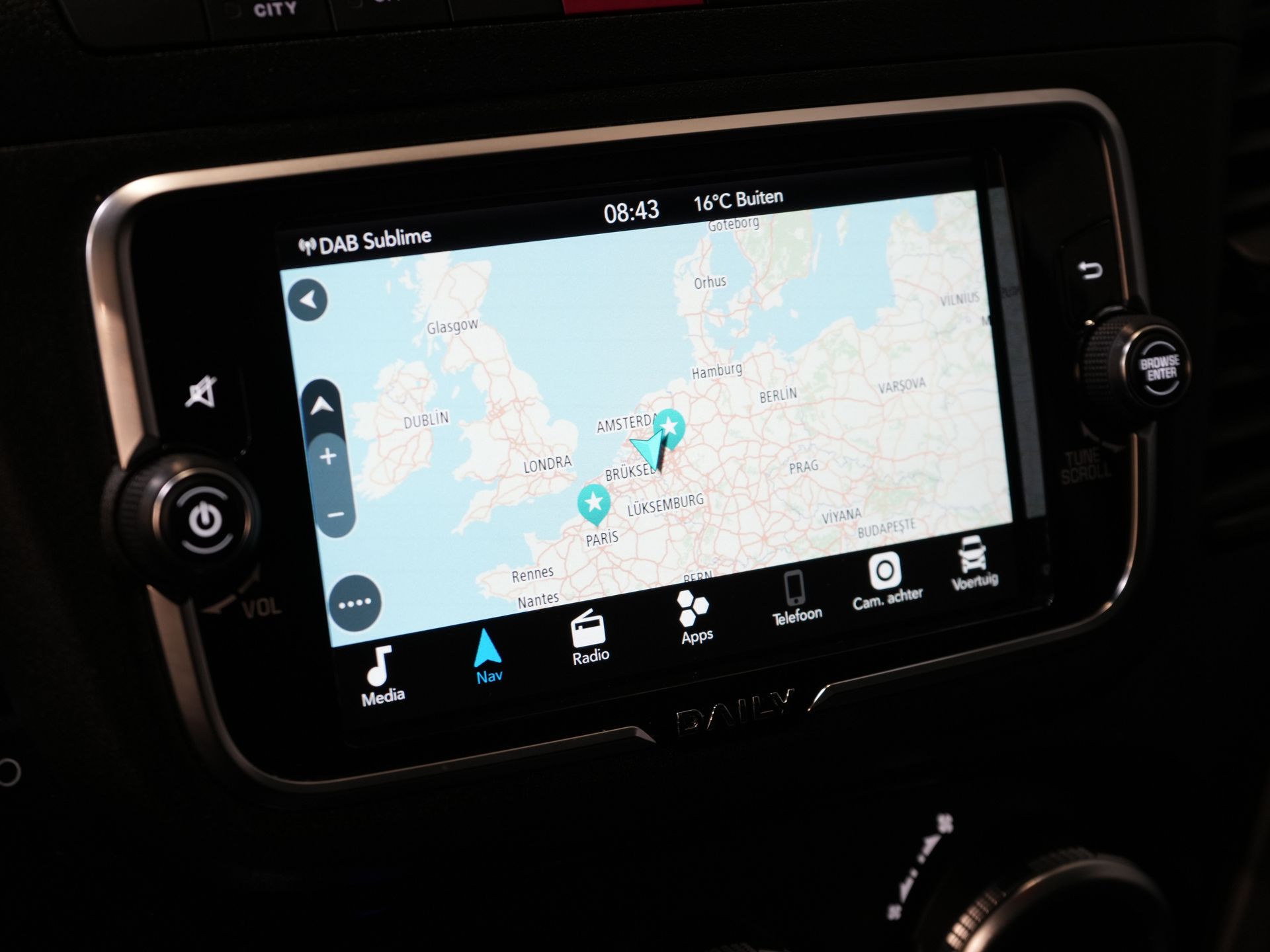 Iveco Daily Bakwagen 35S18HV 3.0 Aut. ZF BPM FREE! Box truck tailgate/ Side door/ LED/ Spoiler/ 3.5T towing capacity/ Gev.Seats/ Adapt.Cruise/ Navi/ Carplay/ 