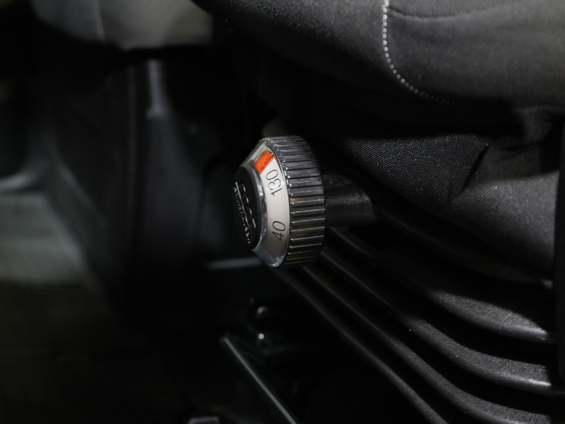 Iveco Daily Bakwagen 35S18HV 3.0 Aut. ZF BPM FREE! Box truck tailgate/ Side door/ LED/ Spoiler/ 3.5T towing capacity/ Gev.Seats/ Adapt.Cruise/ Navi/ Carplay/ 