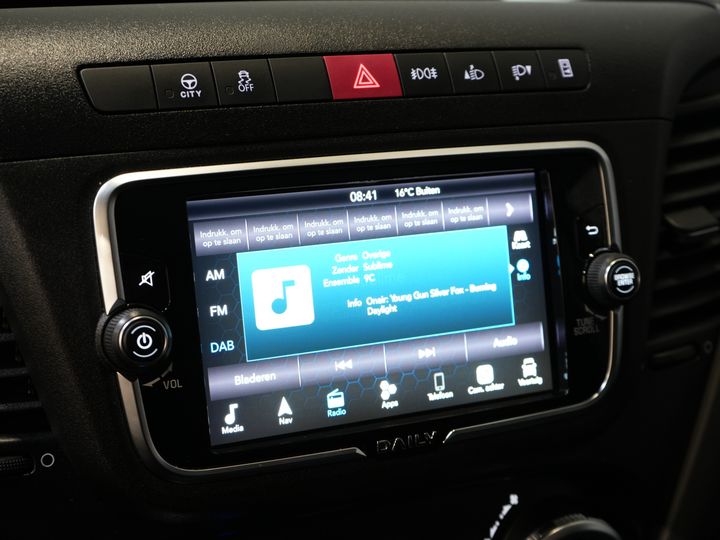 Iveco Daily Bakwagen 35S18HV 3.0 Aut. ZF BPM FREE! Box truck tailgate/ Side door/ LED/ Spoiler/ 3.5T towing capacity/ Gev.Seats/ Adapt.Cruise/ Navi/ Carplay/ 