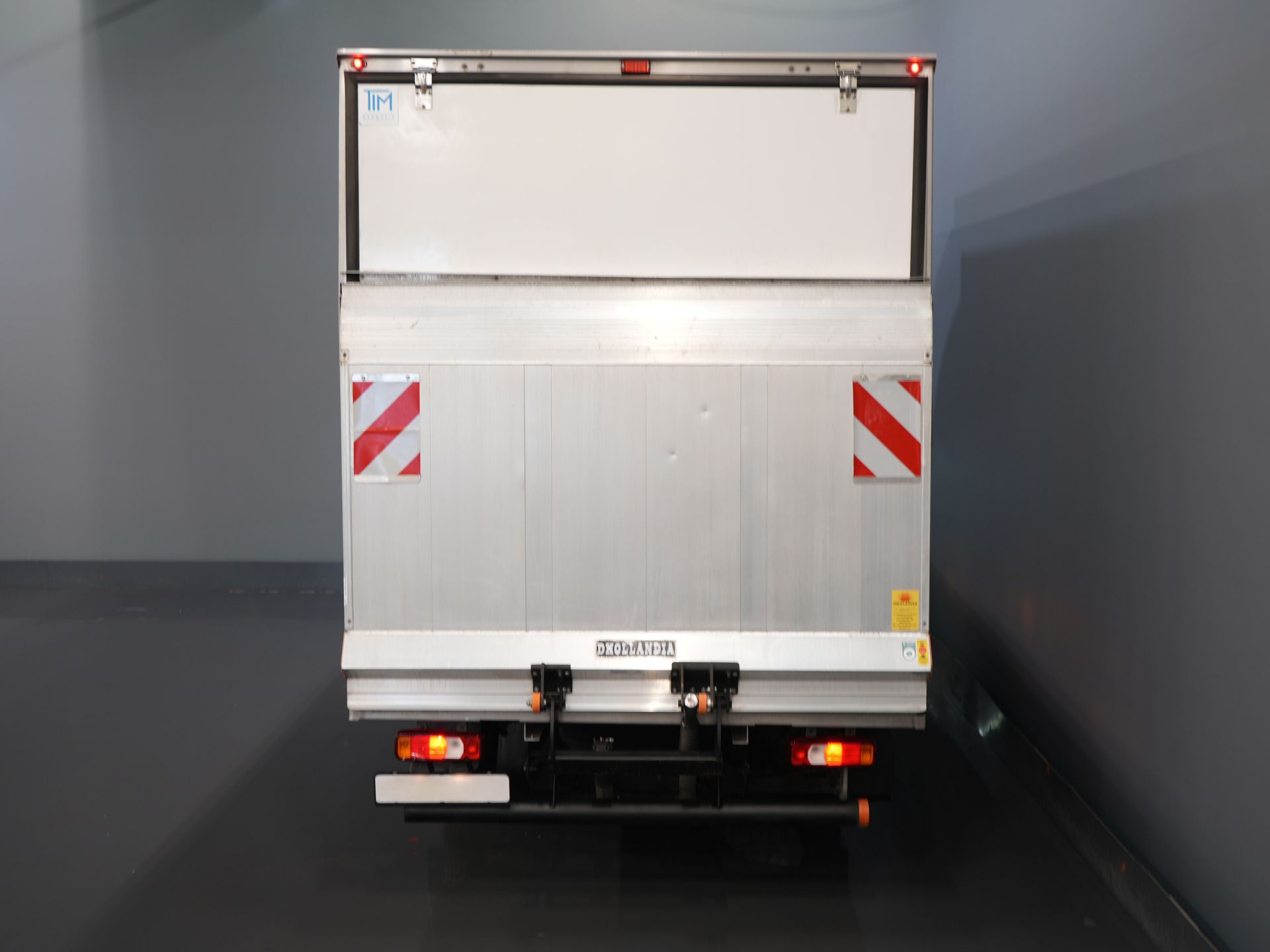Iveco Daily Bakwagen 35S18HV 3.0 Aut. ZF BPM FREE! Box truck tailgate/ Side door/ LED/ Spoiler/ 3.5T towing capacity/ Gev.Seats/ Adapt.Cruise/ Navi/ Carplay/ 