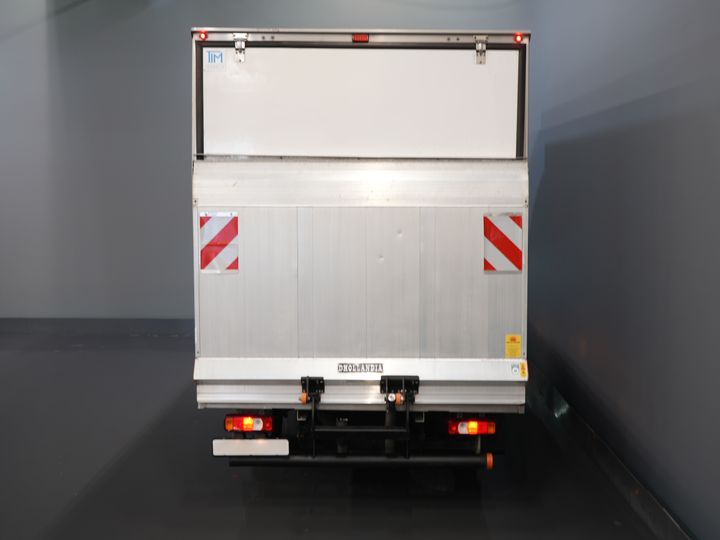 Iveco Daily Bakwagen 35S18HV 3.0 Aut. ZF BPM FREE! Box truck tailgate/ Side door/ LED/ Spoiler/ 3.5T towing capacity/ Gev.Seats/ Adapt.Cruise/ Navi/ Carplay/ 