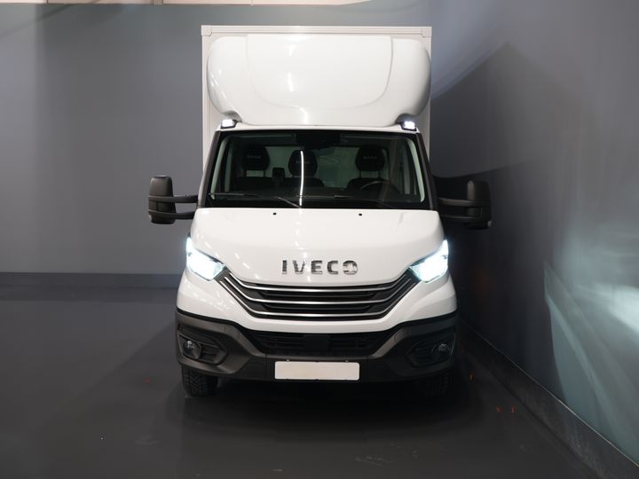 Iveco Daily Bakwagen 35S18HV 3.0 Aut. ZF BPM FREE! Box truck tailgate/ Side door/ LED/ Spoiler/ 3.5T towing capacity/ Gev.Seats/ Adapt.Cruise/ Navi/ Carplay/ 