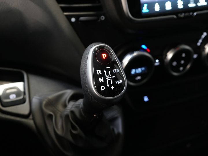 Iveco Daily Bakwagen 35S18HV 3.0 Aut. ZF BPM FREE! Box truck tailgate/ Side door/ LED/ Spoiler/ 3.5T towing capacity/ Gev.Seats/ Adapt.Cruise/ Navi/ Carplay/ 