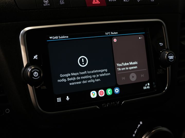 Iveco Daily Bakwagen 35S18HV 3.0 Aut. ZF BPM FREE! Box truck tailgate/ Side door/ LED/ Spoiler/ 3.5T towing capacity/ Gev.Seats/ Adapt.Cruise/ Navi/ Carplay/ 