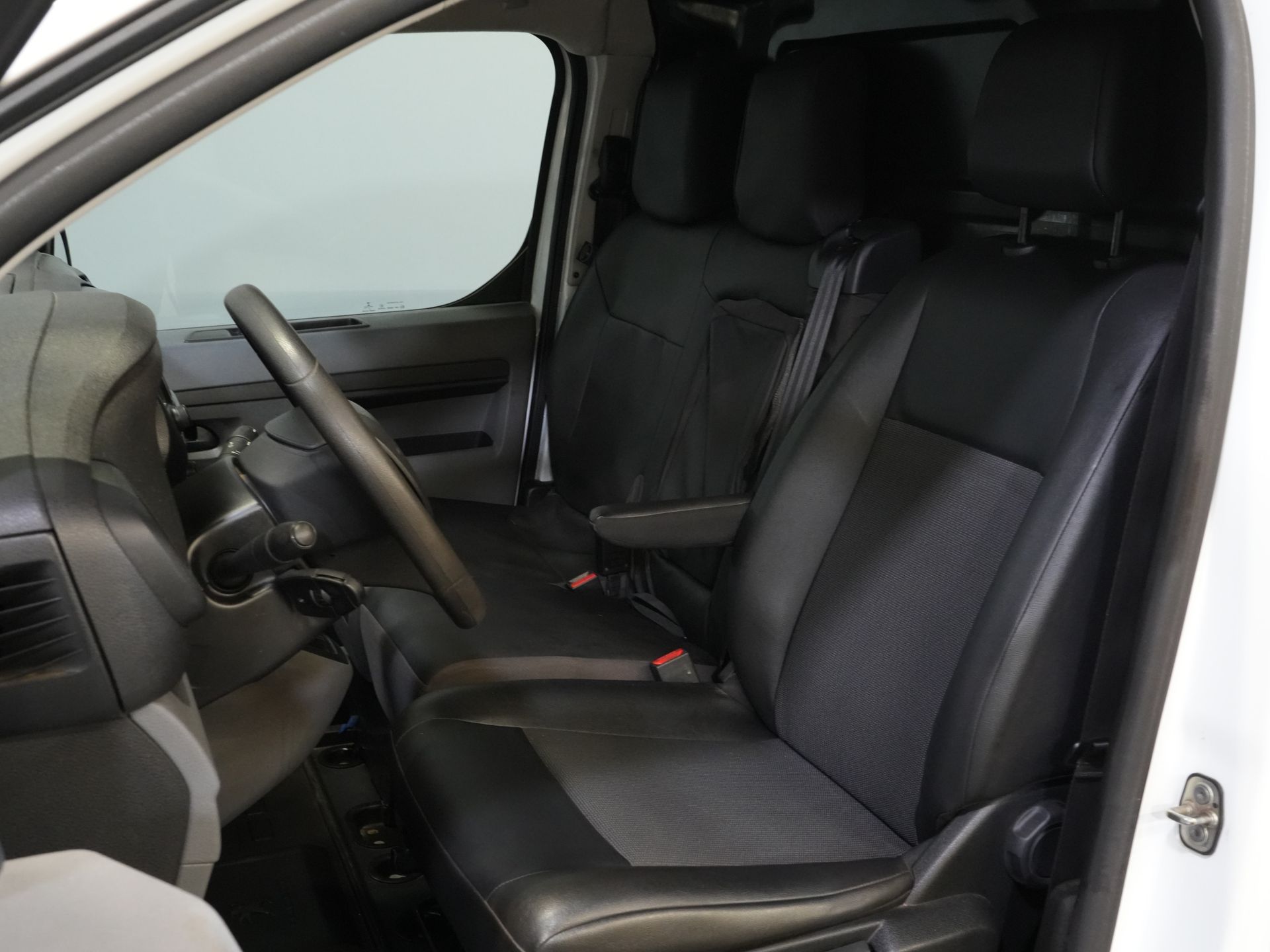 Peugeot Expert Van 2.0 HDI 145 ch L3 Carplay/ Airco/ Navi/ Cruise/ Camera/ PDC/