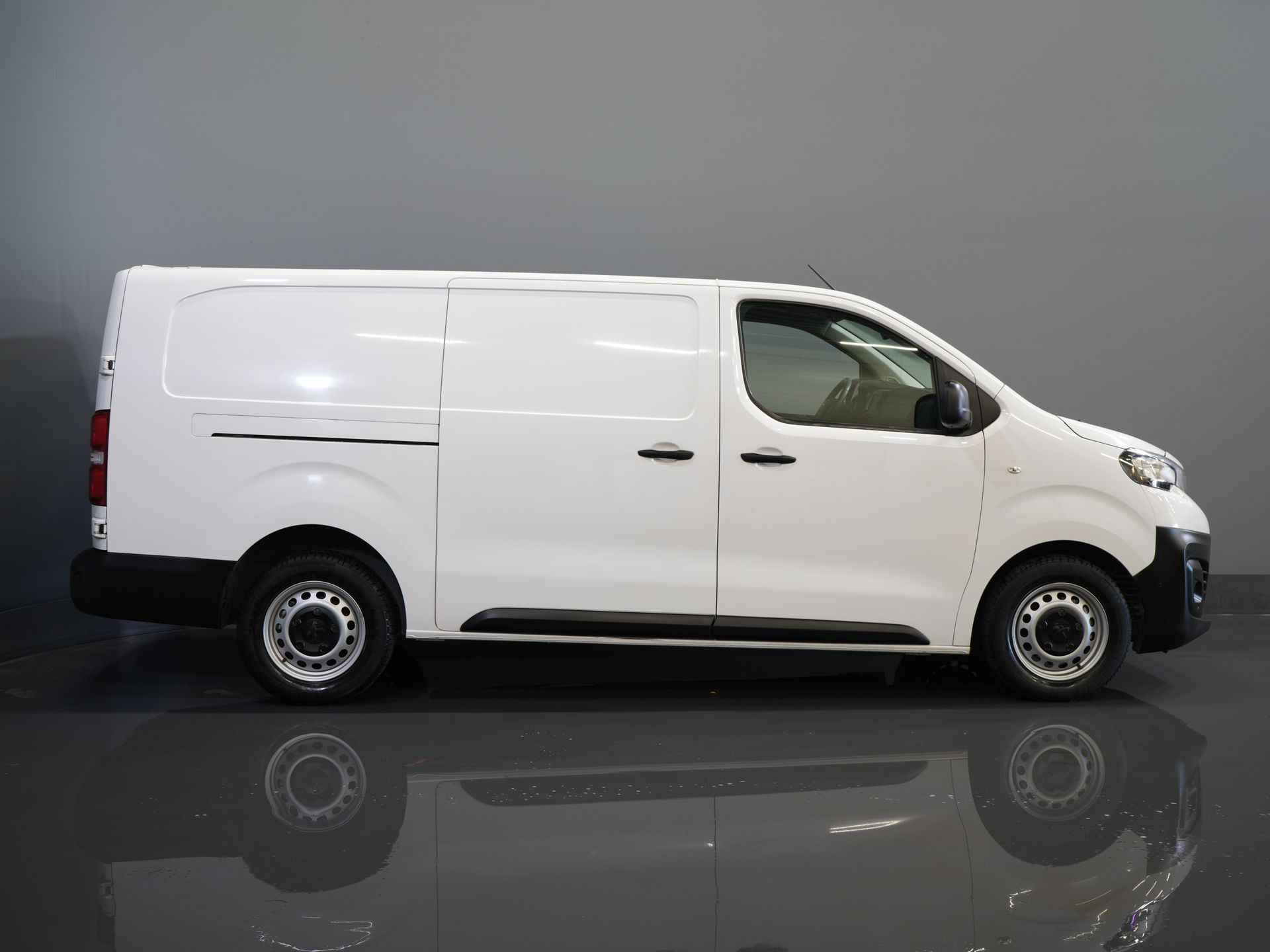 Peugeot Expert Van 2.0 HDI 145 ch L3 Carplay/ Airco/ Navi/ Cruise/ Camera/ PDC/