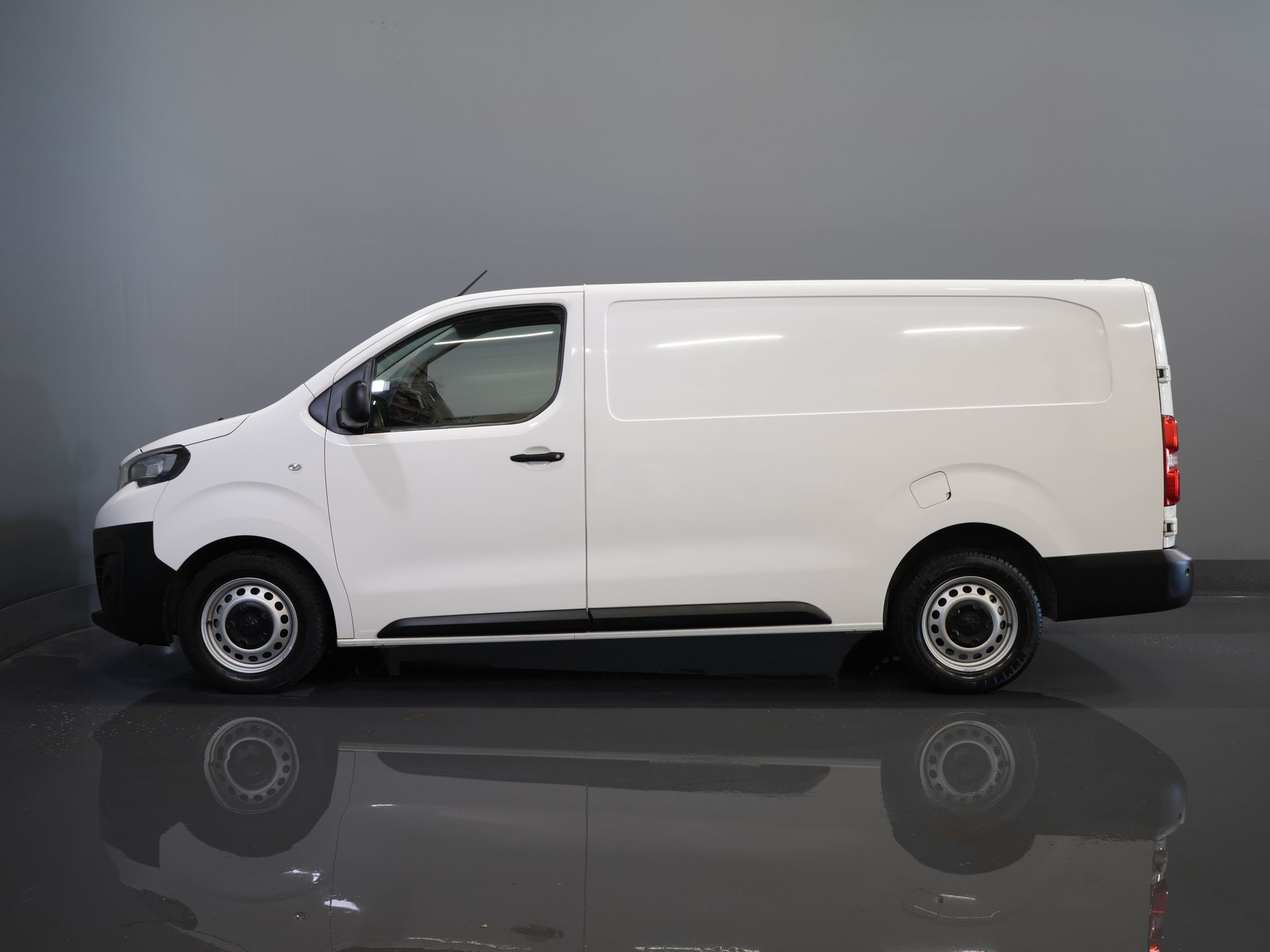 Peugeot Expert Van 2.0 HDI 145 ch L3 Carplay/ Airco/ Navi/ Cruise/ Camera/ PDC/