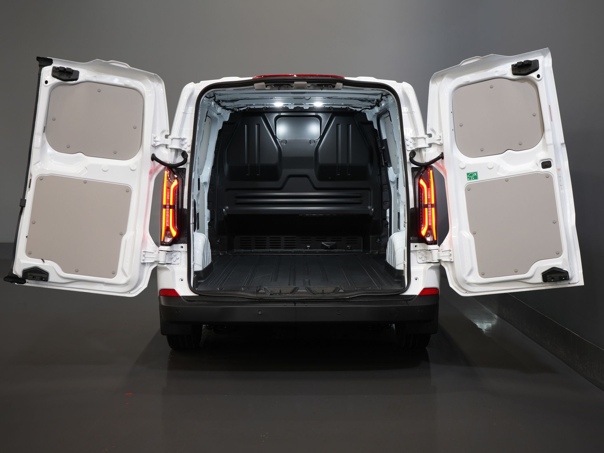 Ford E-Transit Custom Van 320 Trend 65 kWh 328 km WLTP LED/ Szybka ładowarka/ Ogrzewanie postojowe/ Ogrzewanie siedzeń/ Carplay/ Klimatyzacja/ Kamera/ PDC/ Tempomat