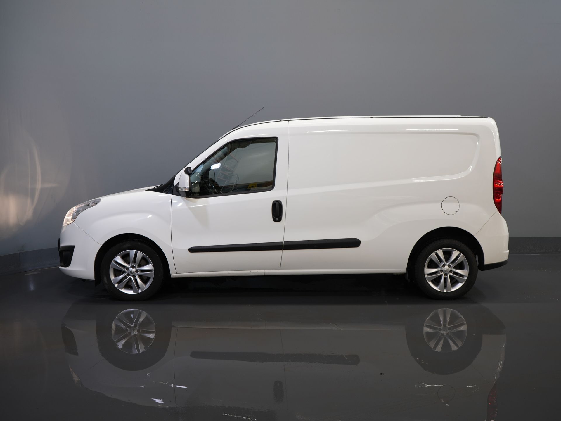 Vauxhall Combo Van 1.3 CDTi L2 BPM GRATIS! BOTT/ Interno/ E6/ Airco/ Crociera/ PDC/ LMV