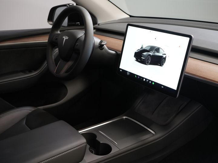 Tesla Model Y SUV 455 Km WLTP (DEMO) Adapt.Cruise/ Pano/ Elek.Sitze/ Mem.Sitz/ Elek.Klappe/ Sitzheizung/ Navi/ 360 Kamera/ Klima/ 20” LMV
