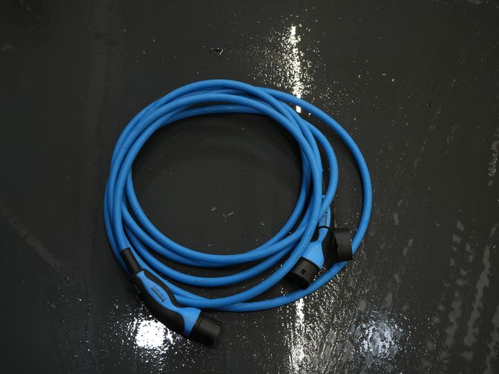 Tesla Model Y SUV 455 Km WLTP (DEMO) Adapt.Cruise/ Pano/ Elek.Sitze/ Mem.Sitz/ Elek.Klappe/ Sitzheizung/ Navi/ 360 Kamera/ Klima/ 20” LMV