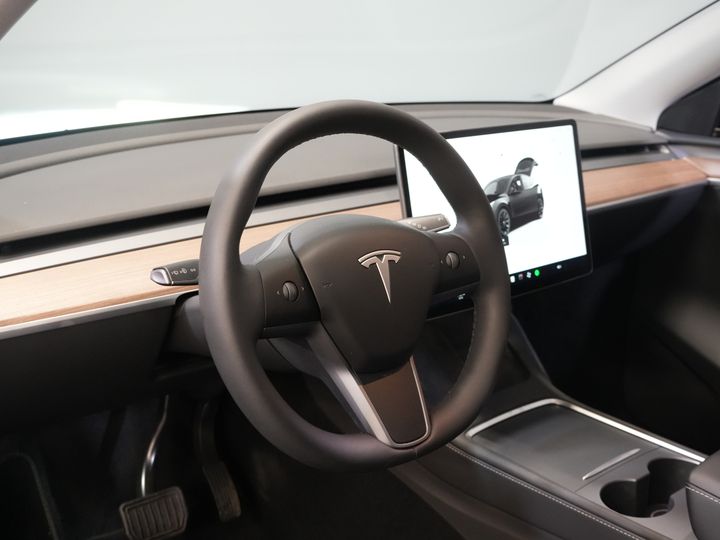 Tesla Model Y SUV 455 Km WLTP (DEMO) Adapt.Cruise/ Pano/ Elek.Sitze/ Mem.Sitz/ Elek.Klappe/ Sitzheizung/ Navi/ 360 Kamera/ Klima/ 20” LMV