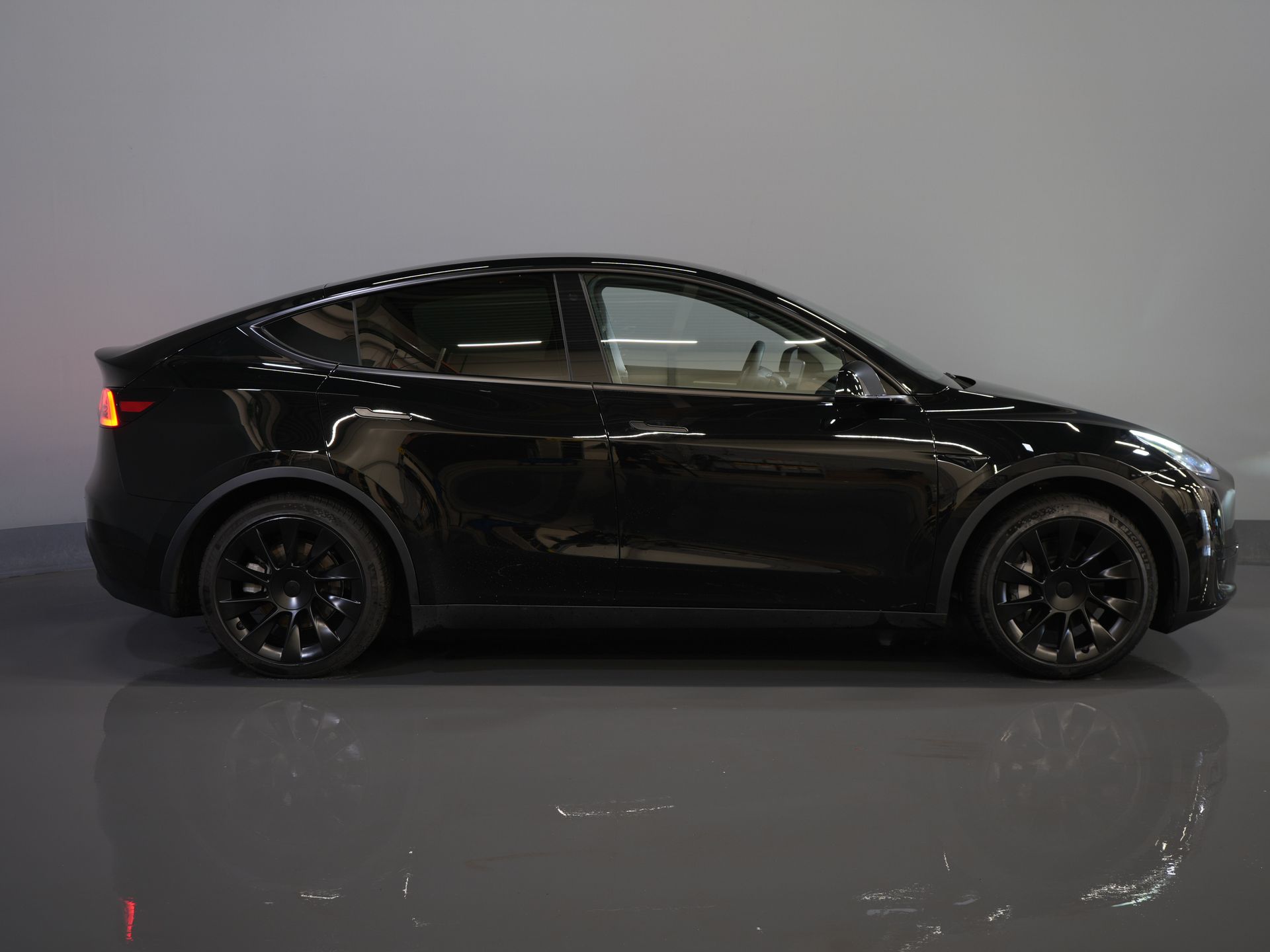 Tesla Model Y SUV 455 Km WLTP (DEMO) Adapt.Cruise/ Pano/ Elek.Sitze/ Mem.Sitz/ Elek.Klappe/ Sitzheizung/ Navi/ 360 Kamera/ Klima/ 20” LMV