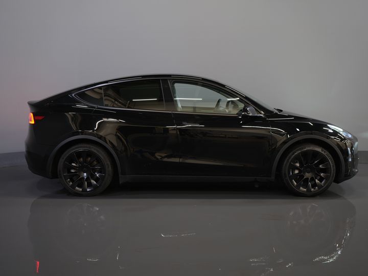 Tesla Model Y SUV 455 Km WLTP (DEMO) Adapt.Cruise/ Pano/ Elek.Sitze/ Mem.Sitz/ Elek.Klappe/ Sitzheizung/ Navi/ 360 Kamera/ Klima/ 20” LMV