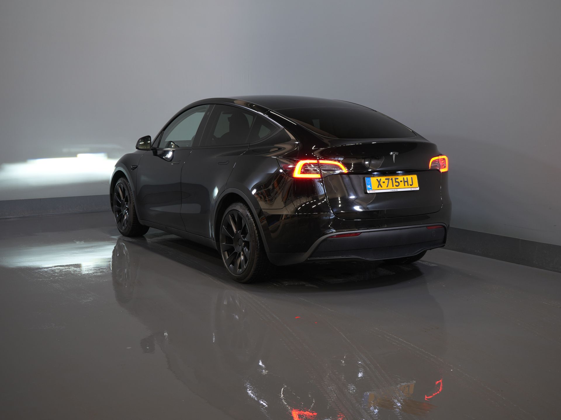 Tesla Model Y SUV 455 Km WLTP (DEMO) Adapt.Cruise/ Pano/ Elek.Sitze/ Mem.Sitz/ Elek.Klappe/ Sitzheizung/ Navi/ 360 Kamera/ Klima/ 20” LMV