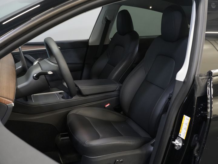 Tesla Model Y SUV 455 Km WLTP (DEMO) Adapt.Cruise/ Pano/ Elek.Sitze/ Mem.Sitz/ Elek.Klappe/ Sitzheizung/ Navi/ 360 Kamera/ Klima/ 20” LMV