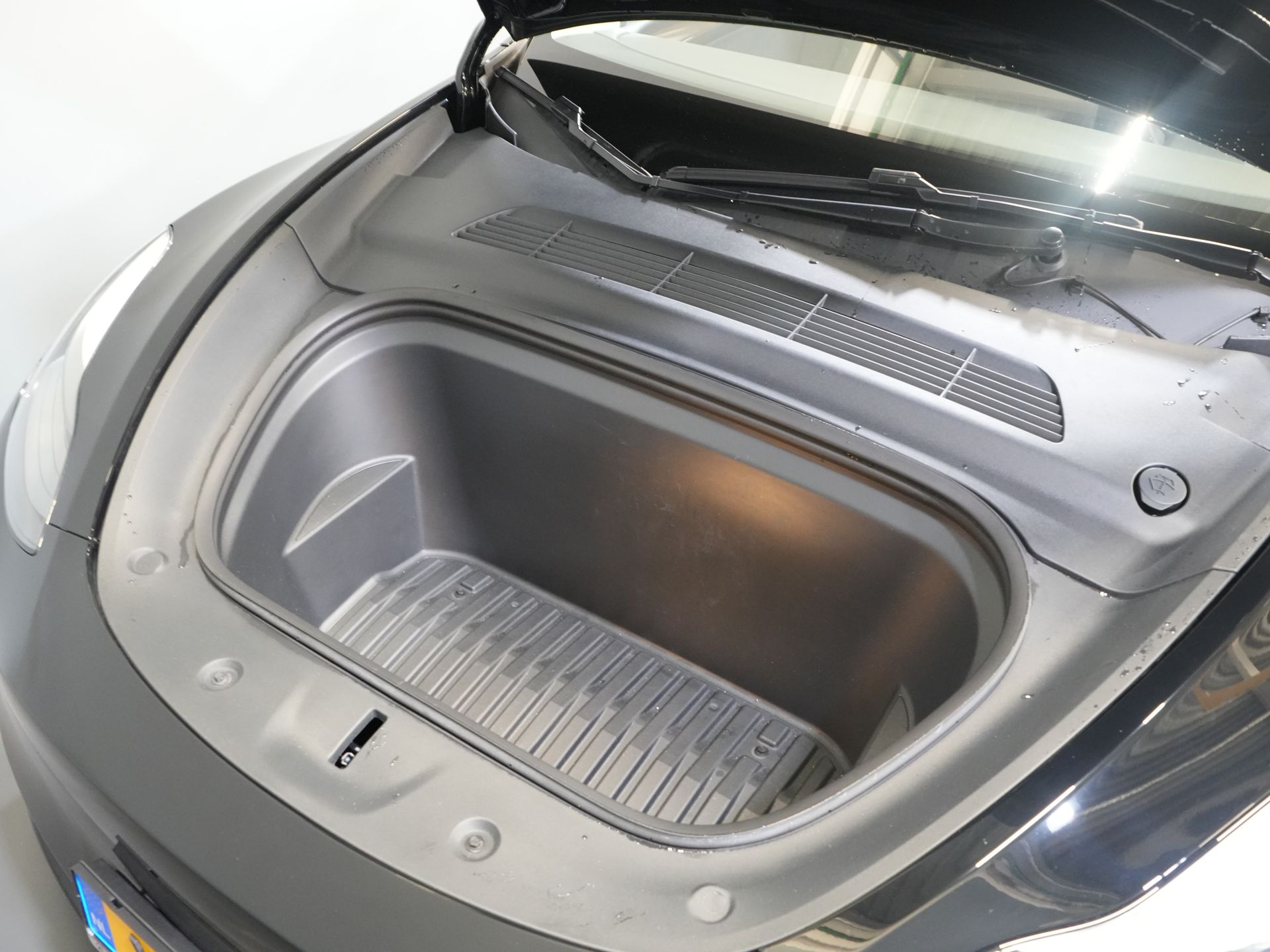 Tesla Model Y SUV 455 Km WLTP (DEMO) Adapt.Cruise/ Pano/ Elek.Sitze/ Mem.Sitz/ Elek.Klappe/ Sitzheizung/ Navi/ 360 Kamera/ Klima/ 20” LMV