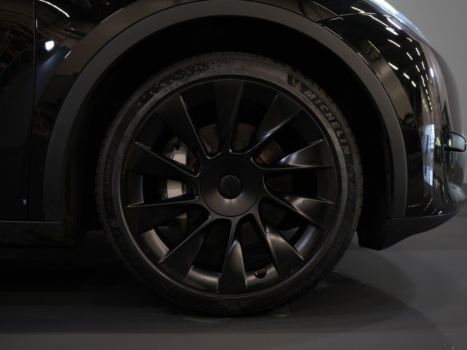 Tesla Model Y SUV 455 Km WLTP (DEMO) Adapt.Cruise/ Pano/ Elek.Sitze/ Mem.Sitz/ Elek.Klappe/ Sitzheizung/ Navi/ 360 Kamera/ Klima/ 20” LMV