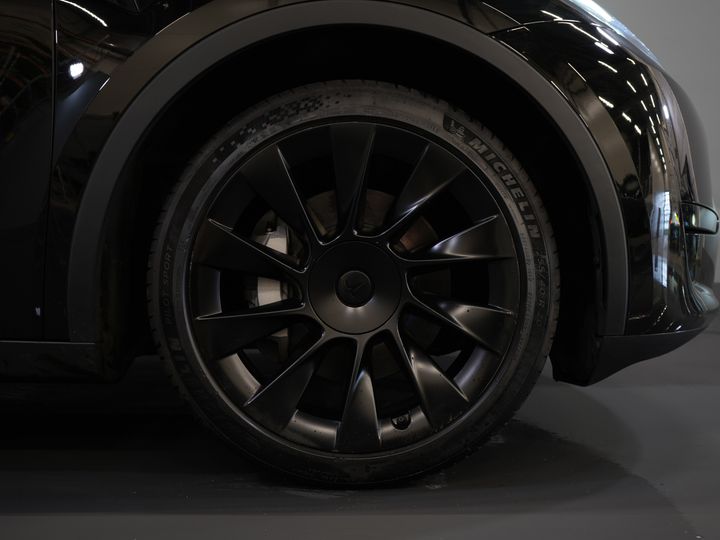 Tesla Model Y SUV 455 Km WLTP (DEMO) Adapt.Cruise/ Pano/ Elek.Sitze/ Mem.Sitz/ Elek.Klappe/ Sitzheizung/ Navi/ 360 Kamera/ Klima/ 20” LMV