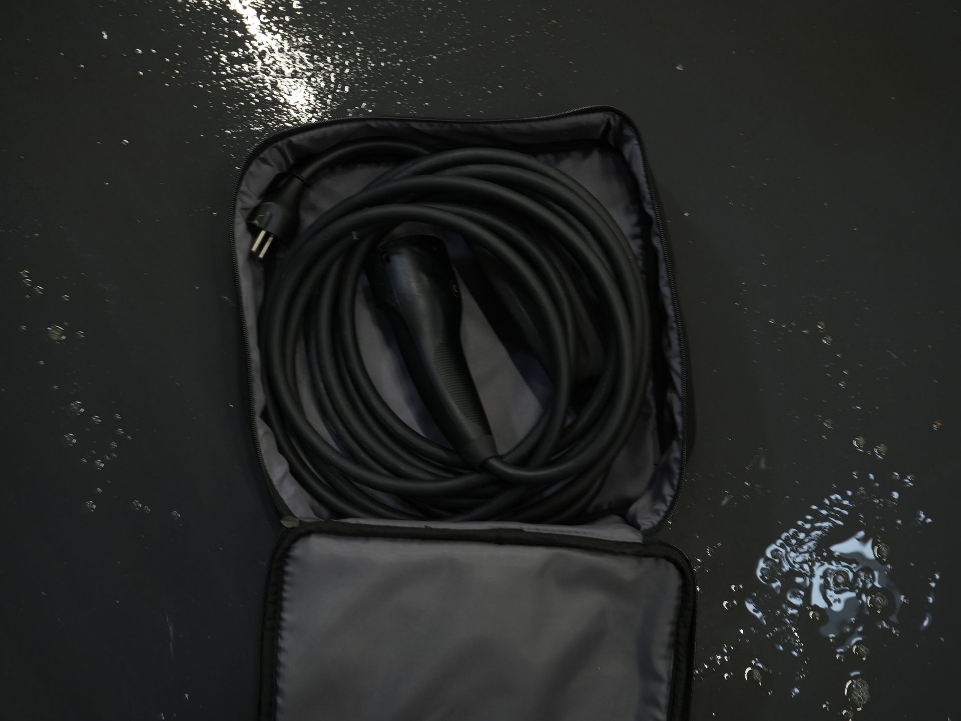 Tesla Model Y SUV 455 Km WLTP (DEMO) Adapt.Cruise/ Pano/ Elek.Sitze/ Mem.Sitz/ Elek.Klappe/ Sitzheizung/ Navi/ 360 Kamera/ Klima/ 20” LMV