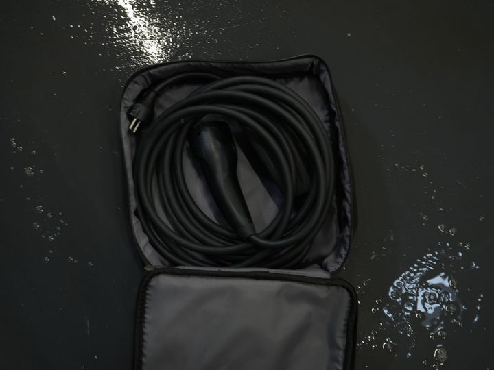 Tesla Model Y SUV 455 Km WLTP (DEMO) Adapt.Cruise/ Pano/ Elek.Sitze/ Mem.Sitz/ Elek.Klappe/ Sitzheizung/ Navi/ 360 Kamera/ Klima/ 20” LMV