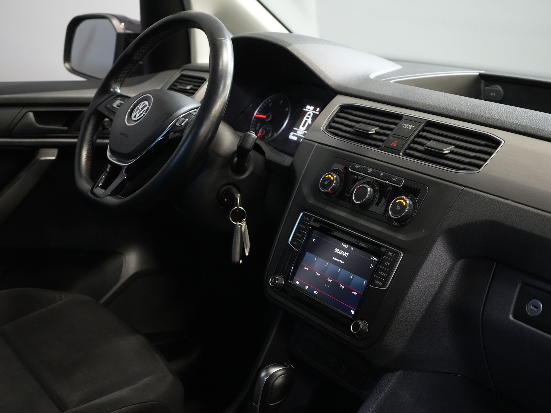 Volkswagen Caddy Bestelbus 2.0 TDI 100 pk DSG Aut. BPM VRIJ! Edition 35 Carplay/ Stoelverw./ Standkachel/ Cruise/ Airco/ PDC/ LMV/ Dakdragers/ Trekhaak/ In