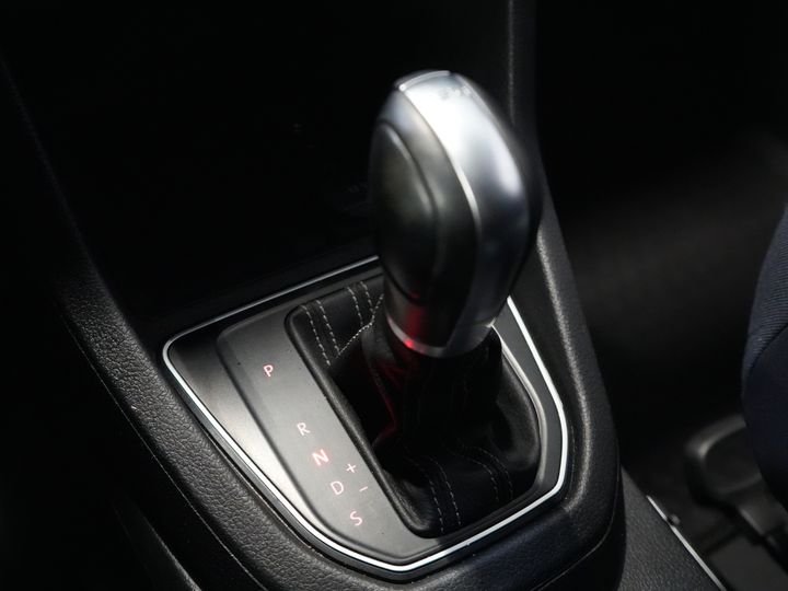 Volkswagen Caddy Bestelbus 2.0 TDI 100 pk DSG Aut. BPM VRIJ! Edition 35 Carplay/ Stoelverw./ Standkachel/ Cruise/ Airco/ PDC/ LMV/ Dakdragers/ Trekhaak/ In