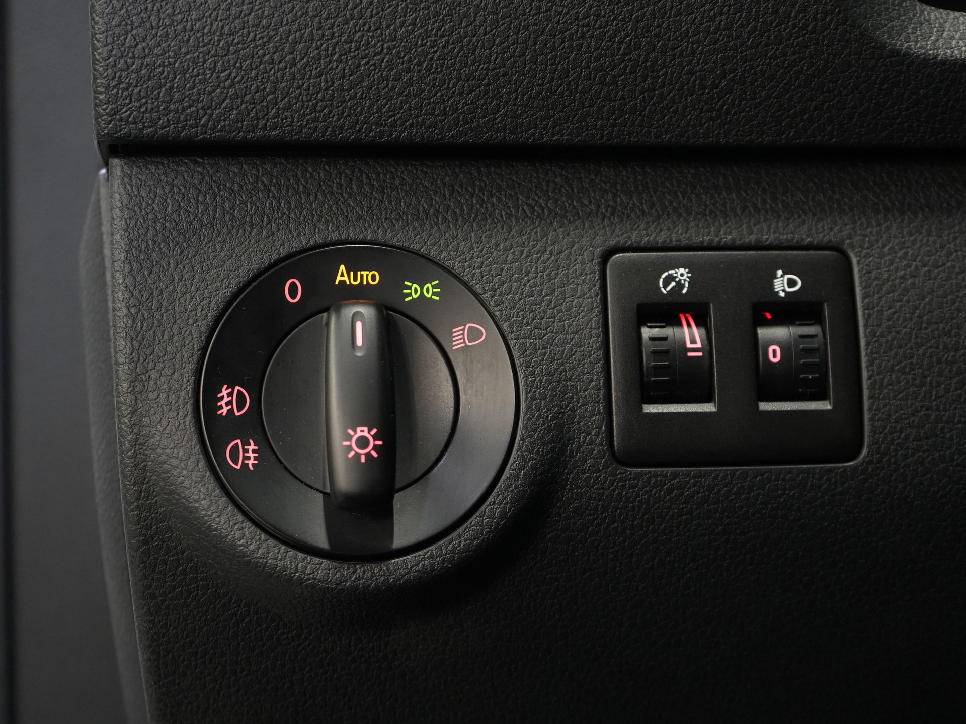 Volkswagen Caddy Van 2.0 TDI 100 ch DSG Aut. BPM FREE ! Edition 35 Carplay/ Seatverw./Chauffage au sol/ Cruise/ Airco/ PDC/ LMV/ Porte-bagages/ Barre de remorquage/ In