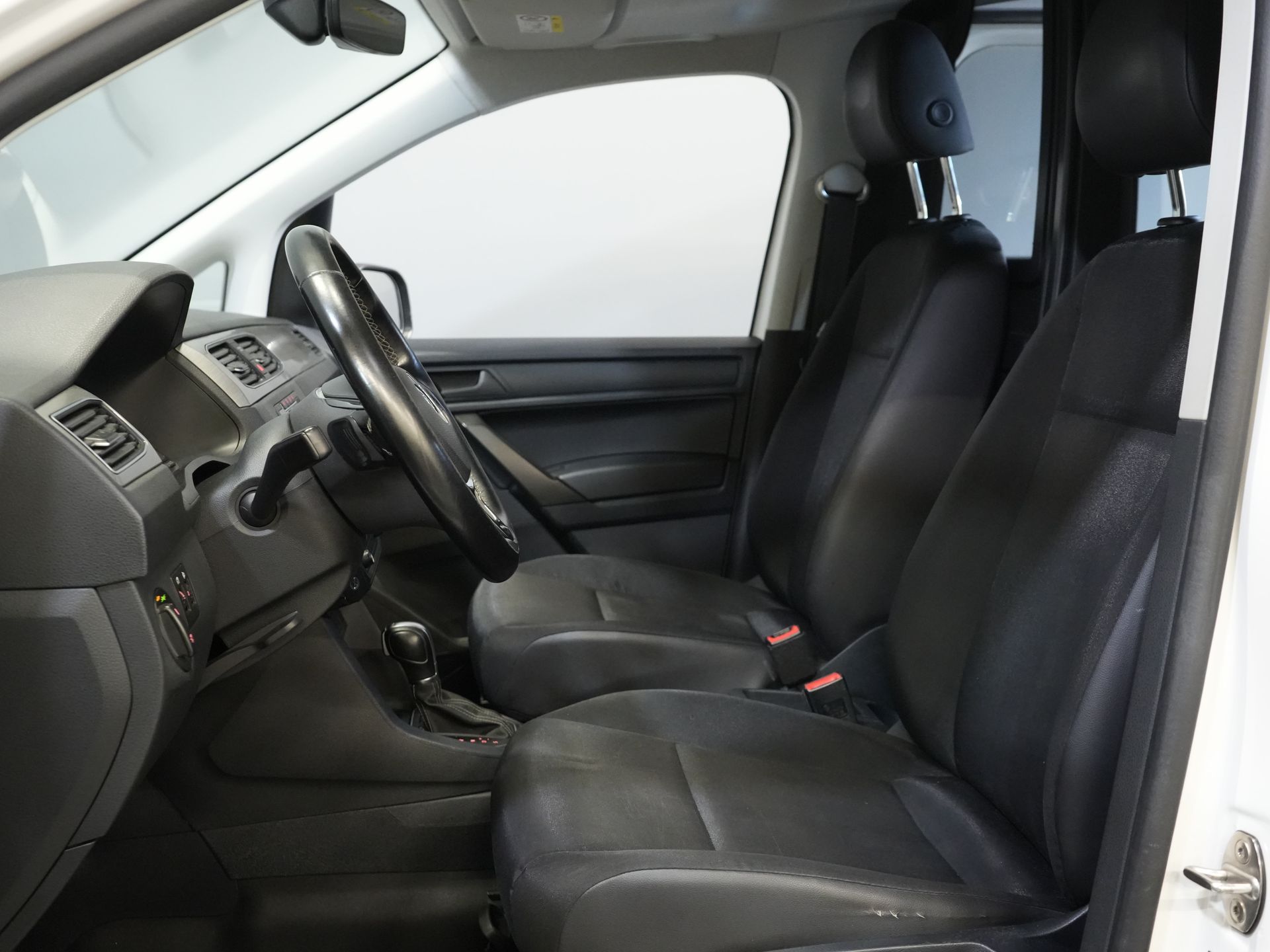 Volkswagen Caddy Bestelbus 2.0 TDI 100 pk DSG Aut. BPM VRIJ! Edition 35 Carplay/ Stoelverw./ Standkachel/ Cruise/ Airco/ PDC/ LMV/ Dakdragers/ Trekhaak/ In