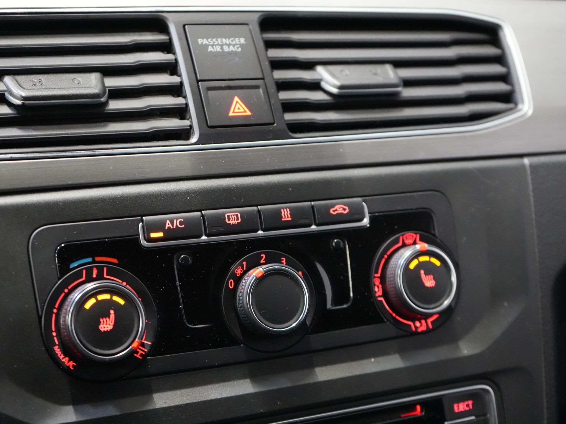 Volkswagen Caddy Van 2.0 TDI 100 ch DSG Aut. BPM FREE ! Edition 35 Carplay/ Seatverw./Chauffage au sol/ Cruise/ Airco/ PDC/ LMV/ Porte-bagages/ Barre de remorquage/ In