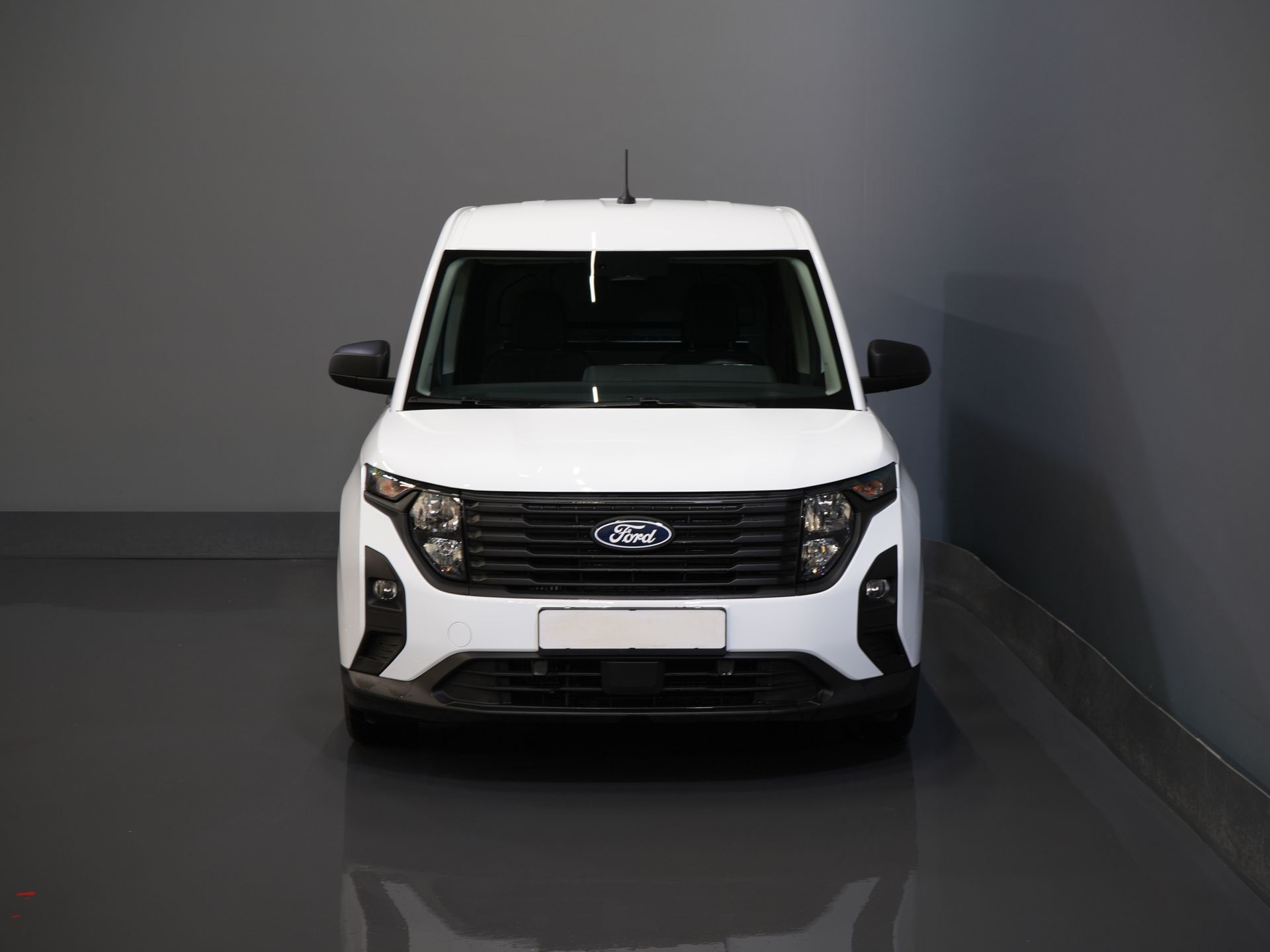 Ford Transit Courier Bestelbus 1.0 Trend 100 pk BENZINE BPM VRIJ! Garantie 05-2029/ Carplay/ Virtual Cockpit/ Airco/ Cruise