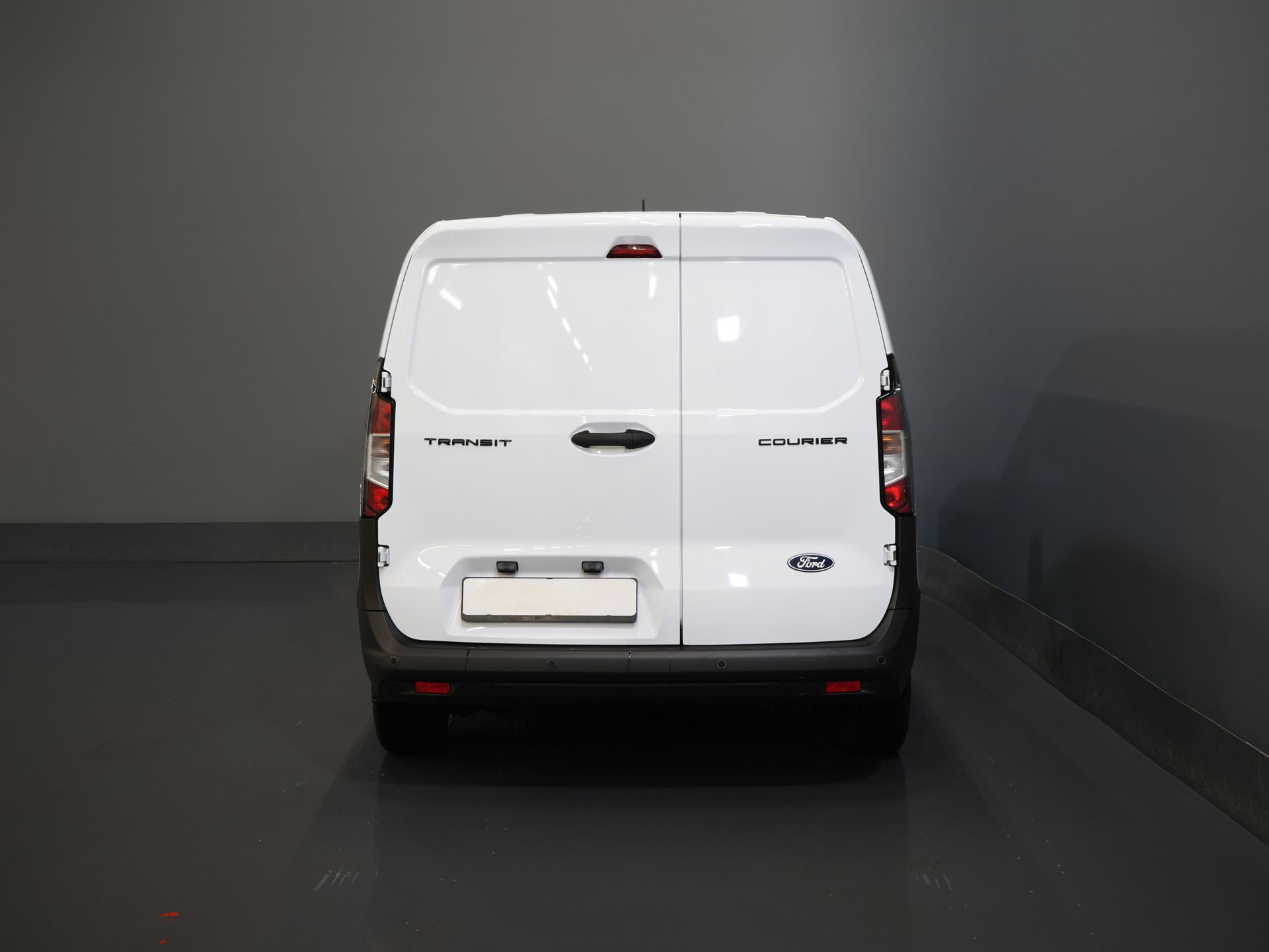 Ford Transit Courier Bestelbus 1.0 Trend 100 pk BENZINE BPM VRIJ! Garantie 05-2029/ Carplay/ Virtual Cockpit/ Airco/ Cruise