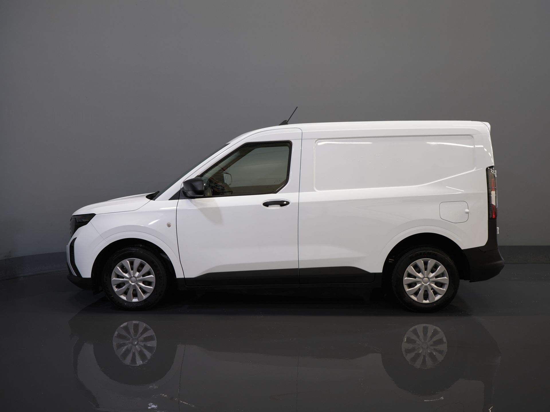 Ford Transit Courier Bestelbus 1.0 Trend 100 pk BENZINE BPM VRIJ! Garantie 05-2029/ Carplay/ Virtual Cockpit/ Airco/ Cruise