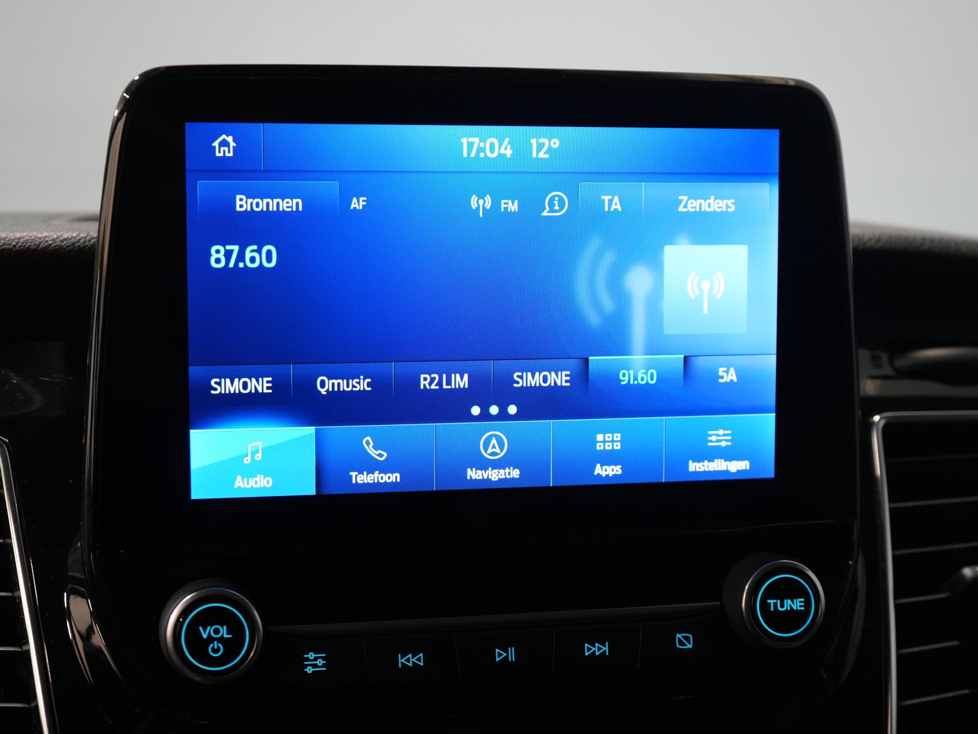 Ford Transit Custom Van 2.0 TDCI 185 CP L2 Sport DC Double Cab/ NL Car/ Bi-Xenon/ 2xSliding Door/ 2.8t Towing Muffler/ Carplay/ Stoelverw./ Airco/ Navi/ Cr