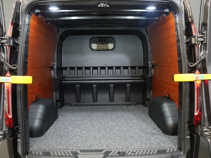 Ford Transit Custom Van 2.0 TDCI 185 CP L2 Sport DC Double Cab/ NL Car/ Bi-Xenon/ 2xSliding Door/ 2.8t Towing Muffler/ Carplay/ Stoelverw./ Airco/ Navi/ Cr