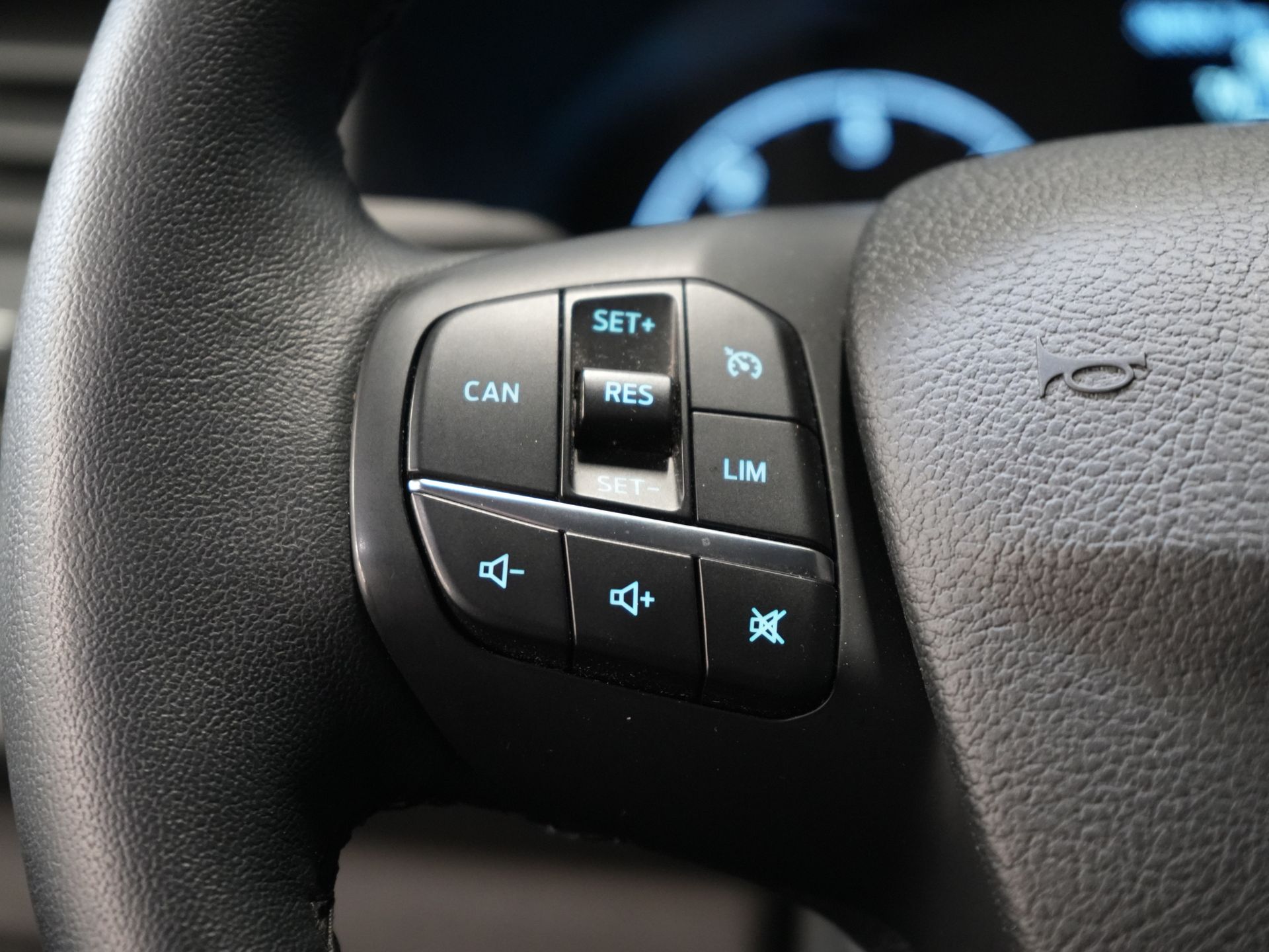 Ford Transit Custom Van 2.0 TDCI 185 CP L2 Sport DC Double Cab/ NL Car/ Bi-Xenon/ 2xSliding Door/ 2.8t Towing Muffler/ Carplay/ Stoelverw./ Airco/ Navi/ Cr