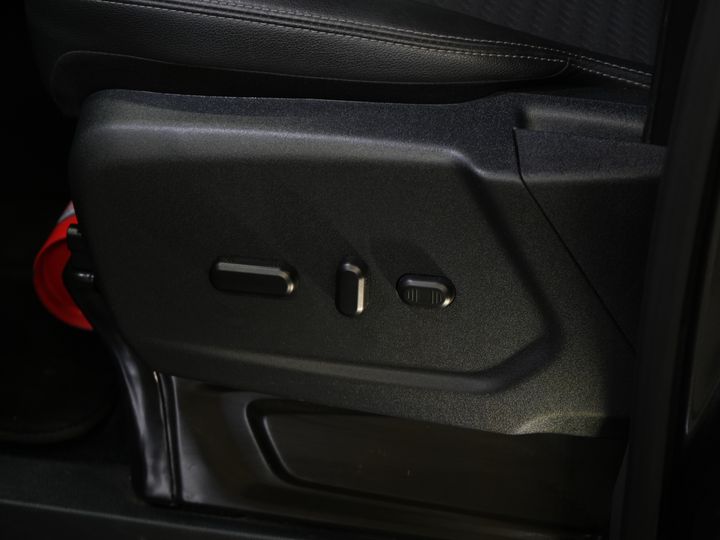 Ford Transit Custom Van 2.0 TDCI 185 CP L2 Sport DC Double Cab/ NL Car/ Bi-Xenon/ 2xSliding Door/ 2.8t Towing Muffler/ Carplay/ Stoelverw./ Airco/ Navi/ Cr