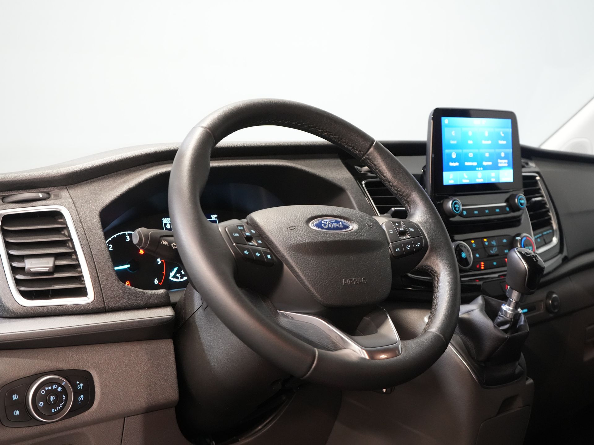 Ford Transit Custom Van 2.0 TDCI 185 CP L2 Sport DC Double Cab/ NL Car/ Bi-Xenon/ 2xSliding Door/ 2.8t Towing Muffler/ Carplay/ Stoelverw./ Airco/ Navi/ Cr