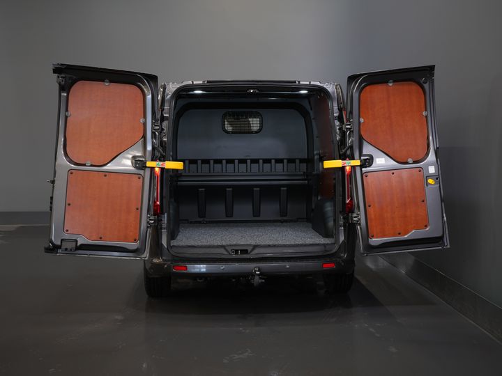 Ford Transit Custom Van 2.0 TDCI 185 CP L2 Sport DC Double Cab/ NL Car/ Bi-Xenon/ 2xSliding Door/ 2.8t Towing Muffler/ Carplay/ Stoelverw./ Airco/ Navi/ Cr