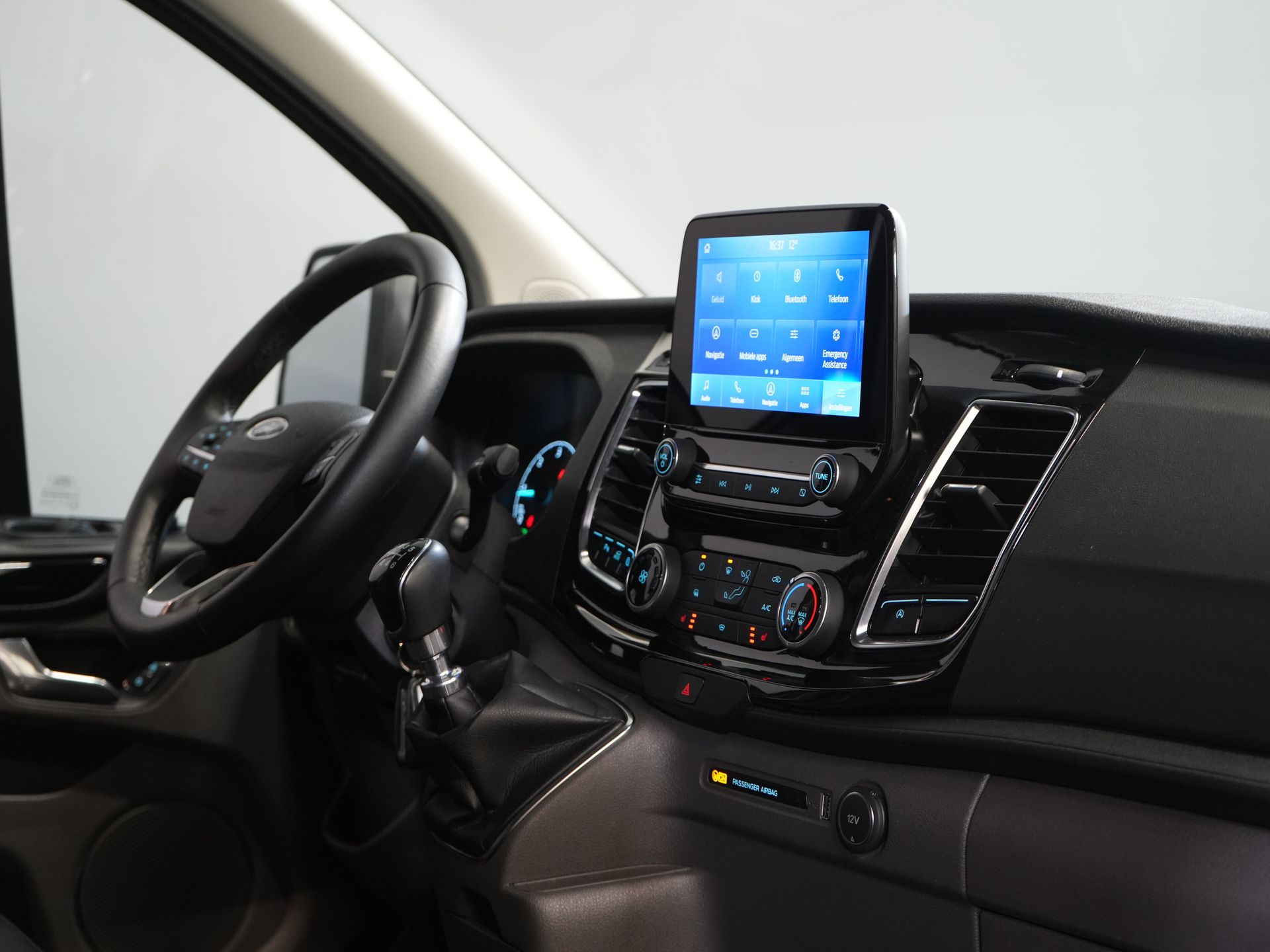 Ford Transit Custom Van 2.0 TDCI 185 CP L2 Sport DC Double Cab/ NL Car/ Bi-Xenon/ 2xSliding Door/ 2.8t Towing Muffler/ Carplay/ Stoelverw./ Airco/ Navi/ Cr