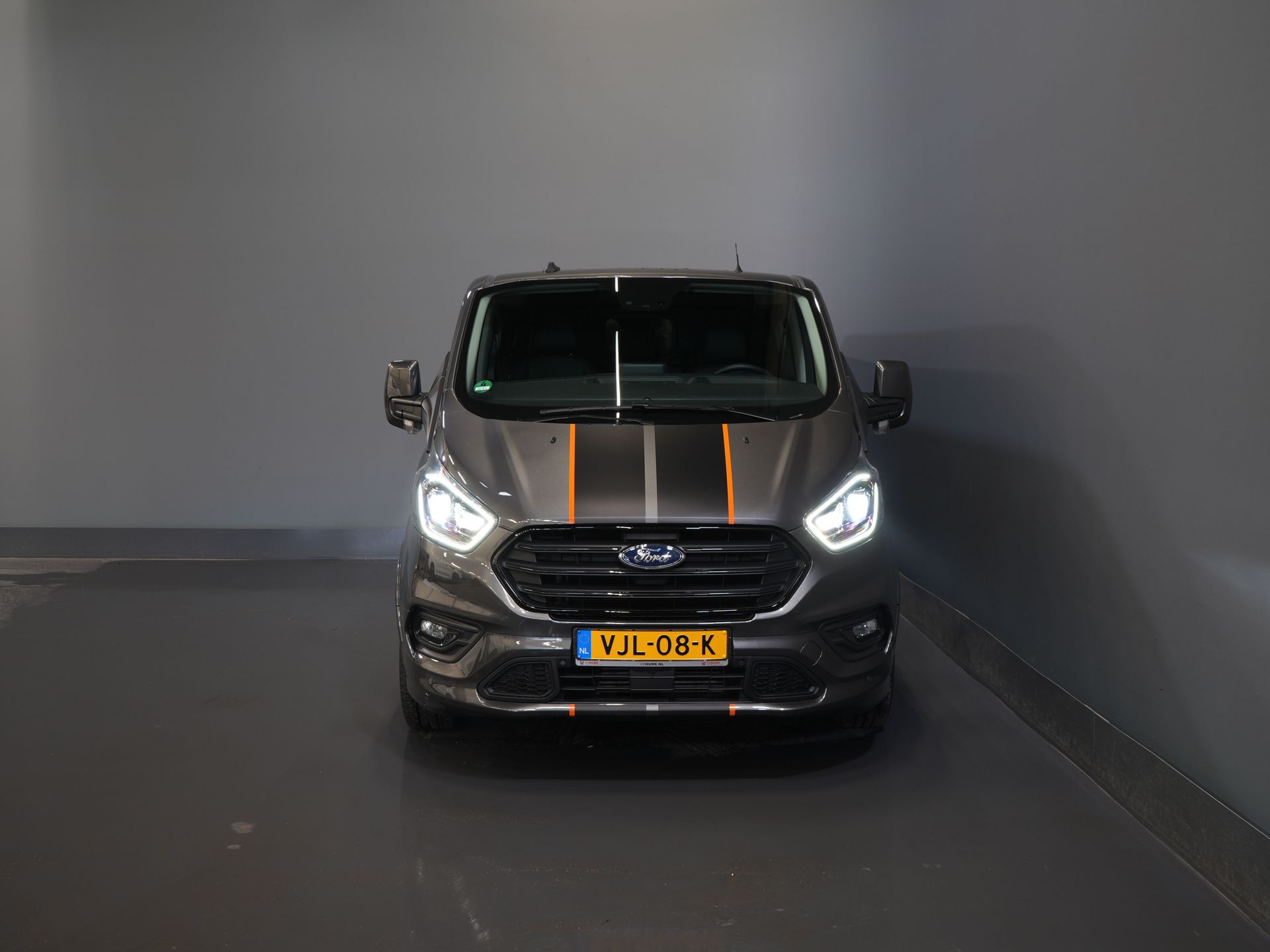 Ford Transit Custom Van 2.0 TDCI 185 CP L2 Sport DC Double Cab/ NL Car/ Bi-Xenon/ 2xSliding Door/ 2.8t Towing Muffler/ Carplay/ Stoelverw./ Airco/ Navi/ Cr